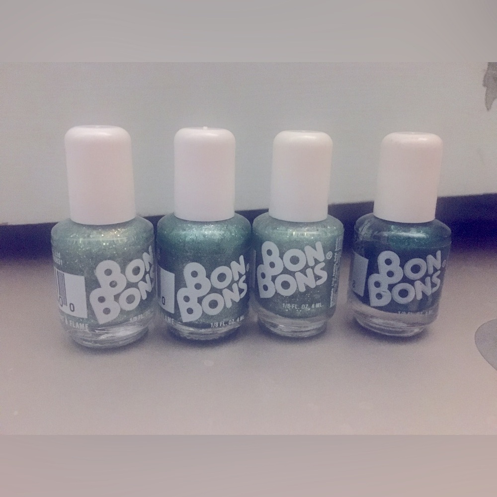 *SOLD*FREE WITH PURCHASE- (4) 4ml Green BonBons Nail Polish Set